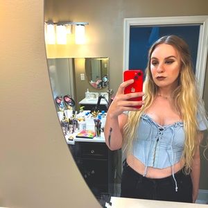 Meet your Posher, Danielle